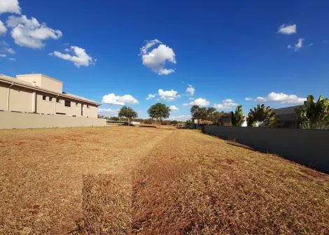 Terreno com 1.500 m² à venda na Fazenda Santa Maria