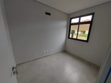 Casa sobrado em condomínio 03 dormitórios com piscina para venda no Vila do Golfe