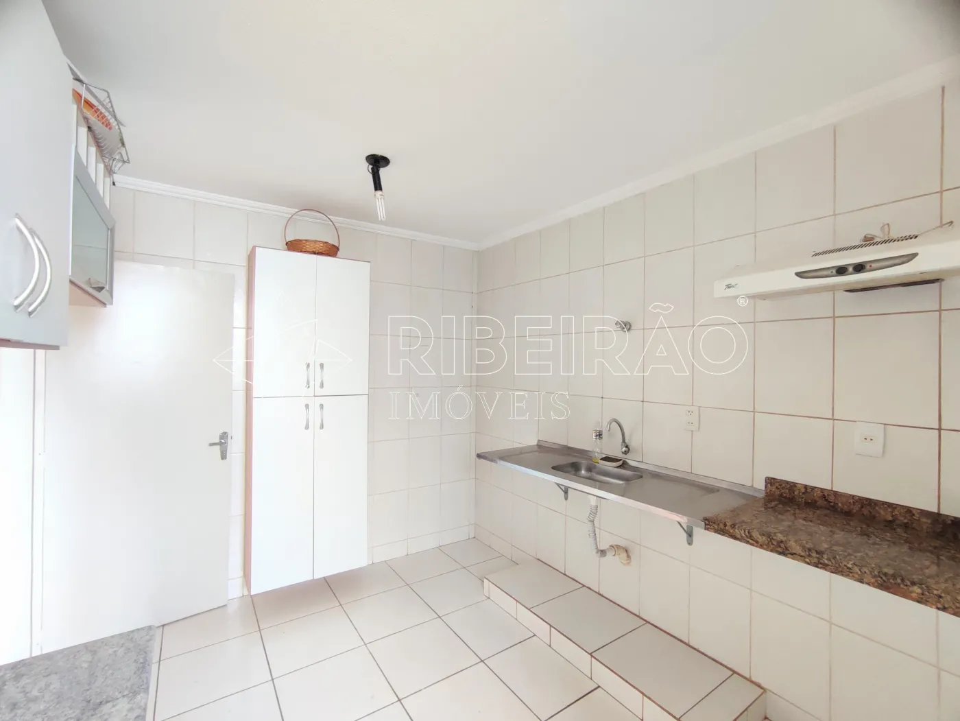 Alugar Apartamento / Padrão em Ribeirão Preto R$ 1.050,00 - Foto 4