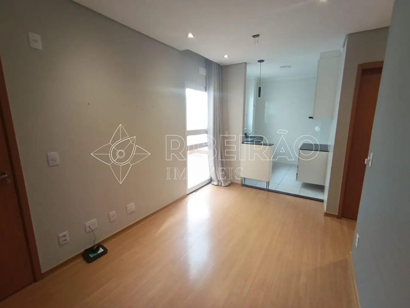 Alugar Apartamento / Padrão em Ribeirão Preto R$ 1.500,00 - Foto 1