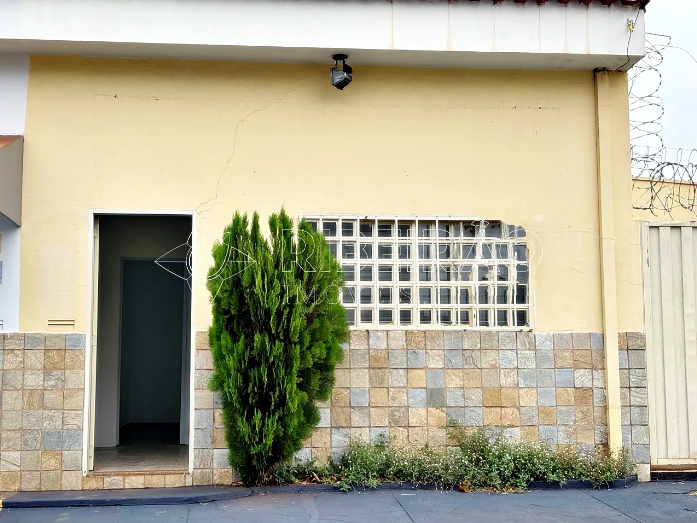 Alugar Comercial / Imóvel Comercial em Ribeirão Preto R$ 2.300,00 - Foto 2