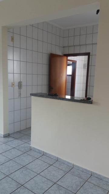 Alugar Apartamento / Padrão em Ribeirão Preto. apenas R$ 700,00