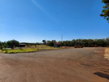 Área de uso industrial e comercial as margens rodovia SP-333 com 13m²