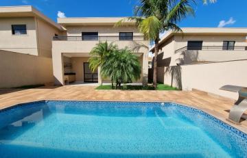 Casa a venda em condomínio com 3 suítes e piscina Vila do Golf