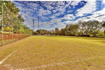 Terreno de 850m² para venda no Condomínio Royal Park.