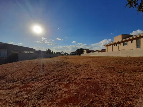 Terreno com 1.500 m² à venda na Fazenda Santa Maria