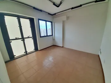 Sala comercial no centro da cidade com 49 m², 02 salas e banheiro privativo.