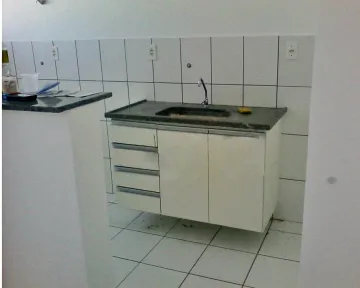 Apartamento no Bairro Guaporé com 02 dormitórios, cozinha e 01 vaga de garagem.