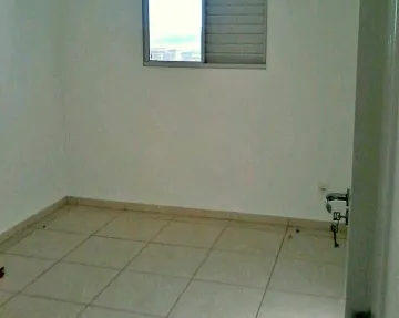 Apartamento no Bairro Guaporé com 02 dormitórios, cozinha e 01 vaga de garagem.