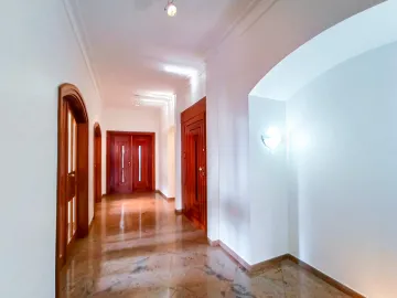 Apartamento com 4 suítes e 4 vagas para venda no Centro.