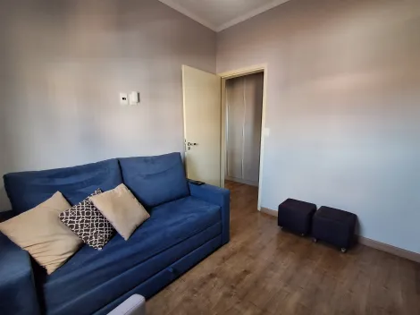 Lindo apartamento com 02 dormitórios sendo 01 suíte rico em armários com 93mts²