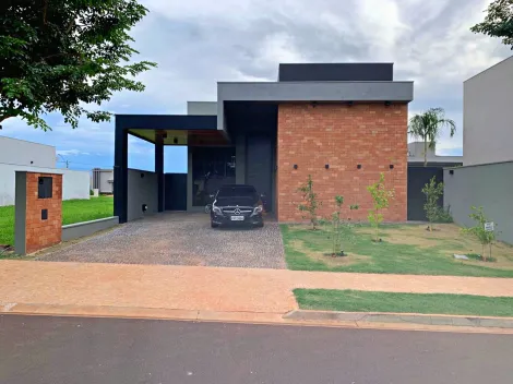 Casa térrea em condomínio com 3 suítes e piscina