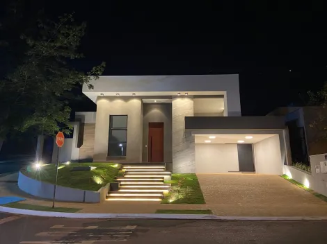 Casa Térrea à venda com Piscina, 3 suítes 4 vagas Vila do Golf