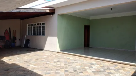 Casa térrea 03 dormitórios com piscina para venda no bairro Palmares