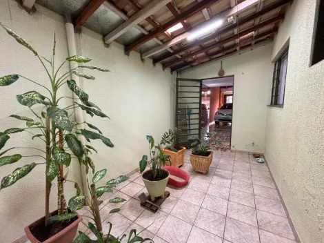Casa térrea 03 dormitórios para locação na Vila Tibério
